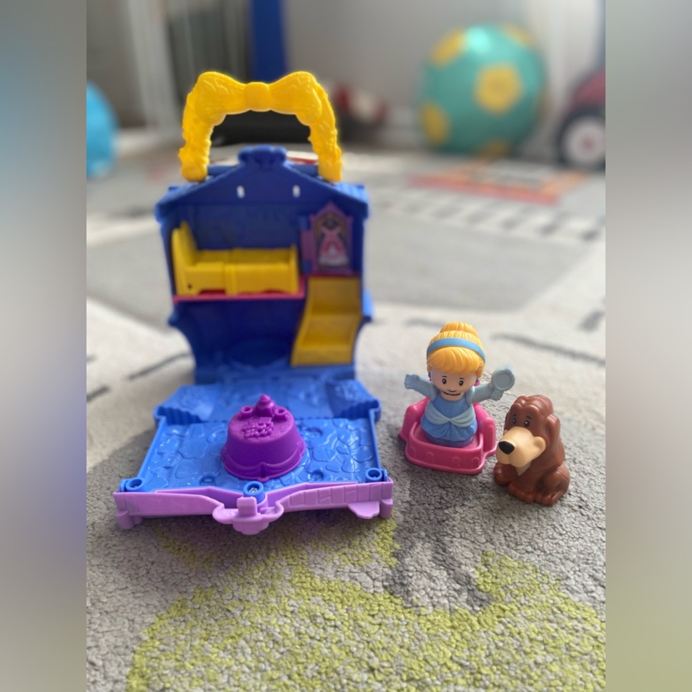 Little People Disney Princess
Cinderella 2-Figure On-the-Go